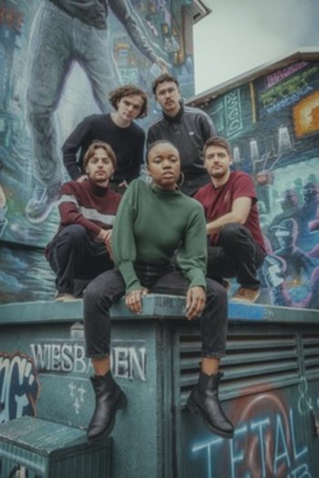 Jazzcaf&eacute; mit Mobil&eacute;