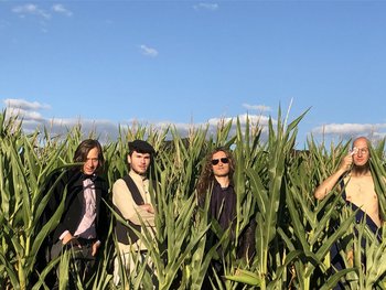 Searching for Home (DD) + Zinken einer Gabel