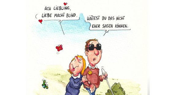 Ein Mann mit Sonnenbrille und Blindenstock geht mit einer lachenden Frau Arm in Arm. Ihre Sprechblasen: Sie sagt &bdquo;Liebe macht blind&ldquo;, er antwortet &bdquo;H&auml;ttest du das nicht eher sagen k&ouml;nnen.&ldquo; Herzen und Schmetterlinge betonen den Witz