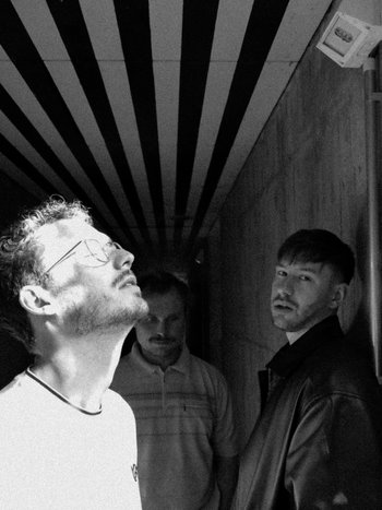 TOMMY AND THE TELEBOYS + samsa